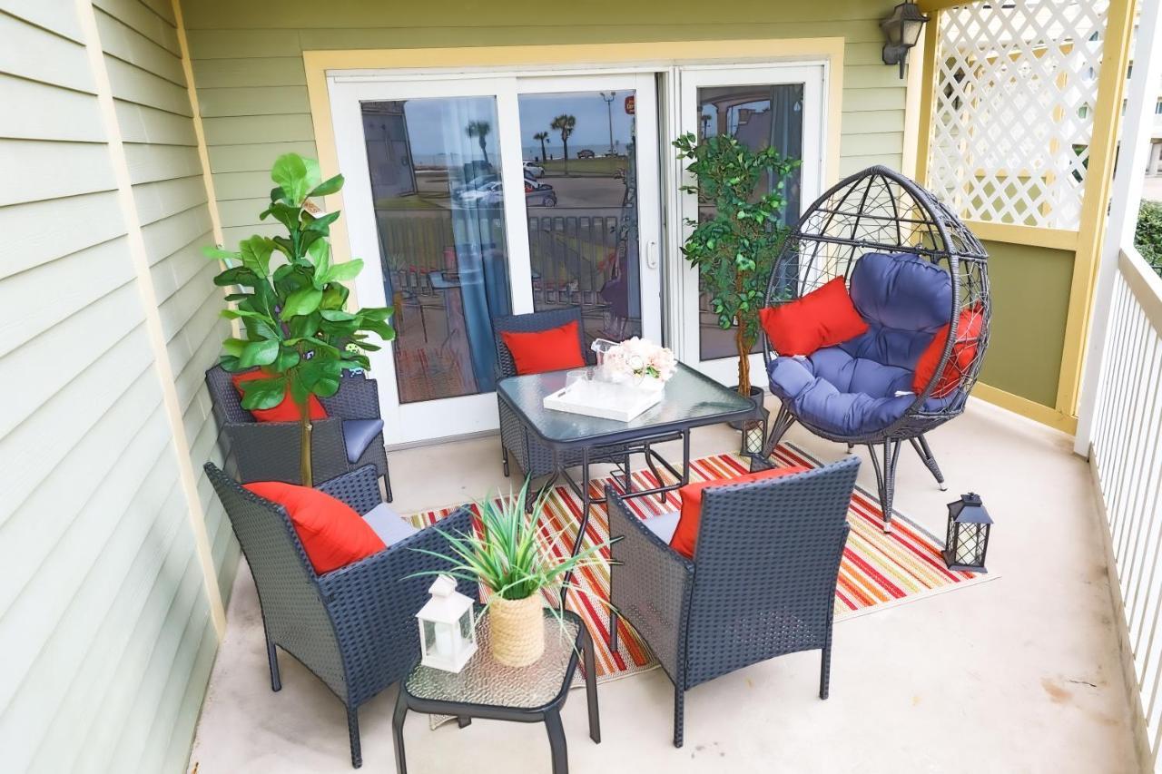 Crimson Beach Escape Ocean View-hottub -pool-longstay - 1 Queen Bedroom Plus Alcove Bunk Beds And A Sofa