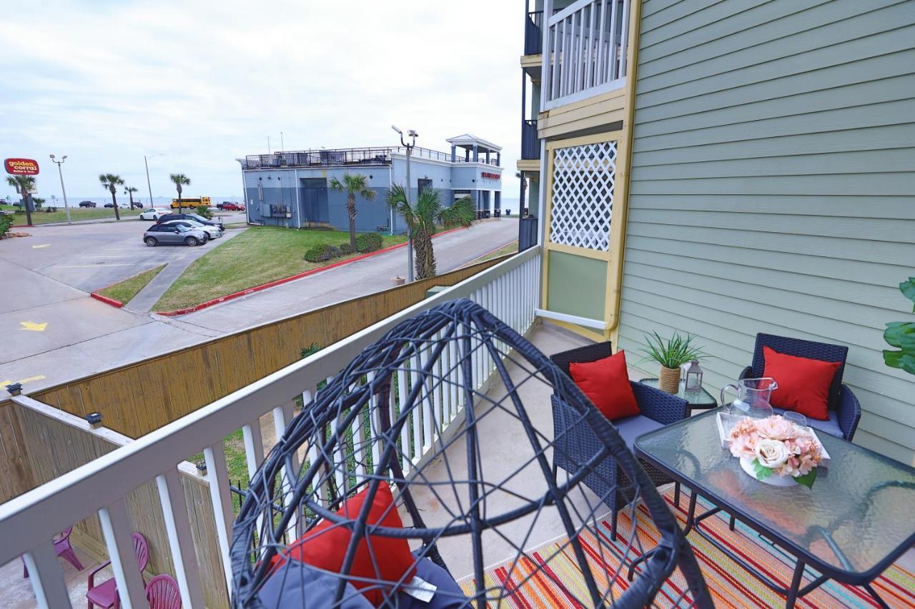 Crimson Beach Escape Ocean View-hottub -pool-longstay - 1 Queen Bedroom Plus Alcove Bunk Beds And A Sofa Apart-hotel *
