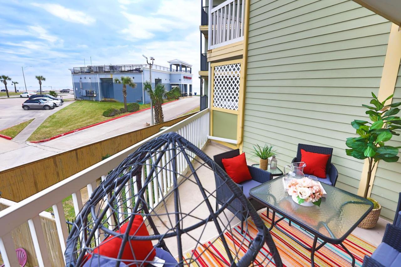 Crimson Beach Escape Ocean View-hottub -pool-longstay - 1 Queen Bedroom Plus Alcove Bunk Beds And A Sofa Apart-hotel