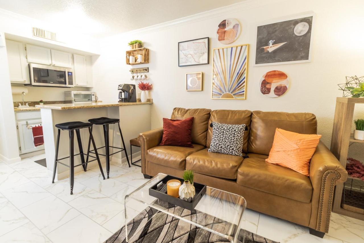 Apart-hotel Crimson Beach Escape Ocean View-hottub -pool-longstay - 1 Queen Bedroom Plus Alcove Bunk Beds And A Sofa *