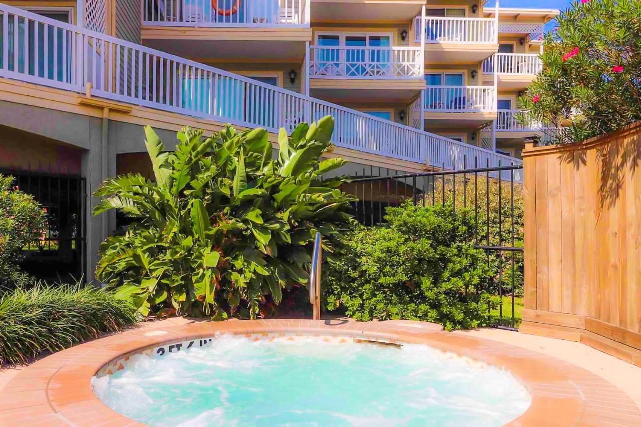 Crimson Beach Escape Ocean View-hottub -pool-longstay - 1 Queen Bedroom Plus Alcove Bunk Beds And A Sofa * Galveston